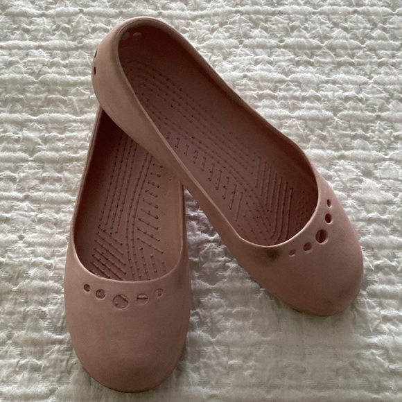 Crocs woman’s pink shoes size 8 - Picture 2 of 8